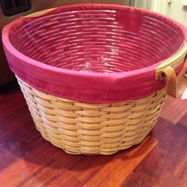 Some of the Longaberger baskets have linings.