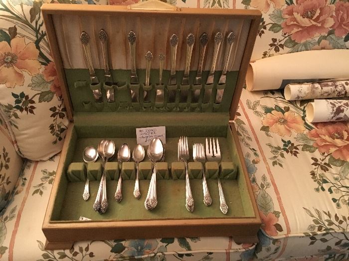 "Plantation Flowers" silver plate flatware pattern by Rogers with box