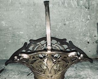 Art Nouveau  reticulated sterling silver basket, Stowell & Co. 147.2 gms