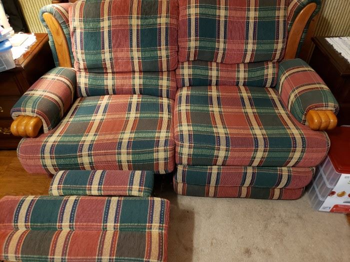 Dual reclining loveseat in great condition. 
