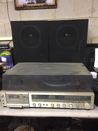 Hitachi Stereo with Speakers