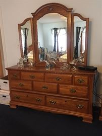 Kincaid by La-Z-Boy Solid Wood Dresser/Mirror