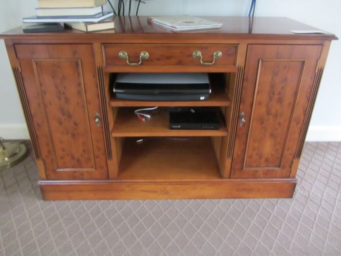 SMITH AND WATSON ENTERTAINMENT CABINET