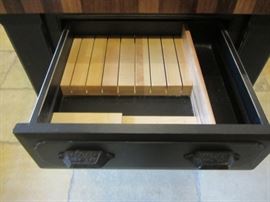 WITH KNIFE DRAWER