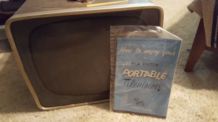 RCA Victor very early portable tv
