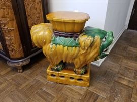 Large ceramic Chinese Guardian Lion (Foo Dog) statue/plant stand. (This is fairly heavy, so please plan appropriately for removal if you are unable to lift approx 50 lbs). Approximate dimensions of are 26" L X 10 " W X 22" H.