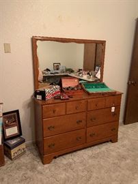 Ethan Allen bedroom dresser 