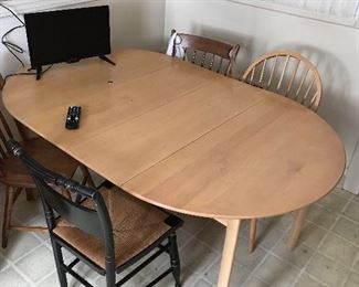 Maple Oval kitchen table