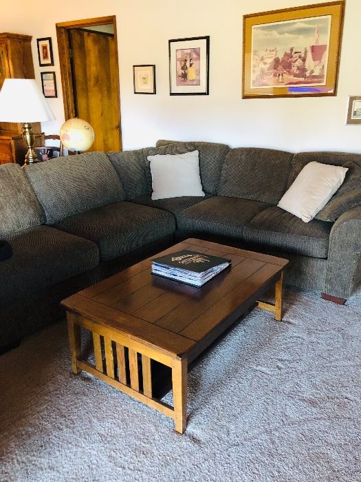 Sectional and coffee table 