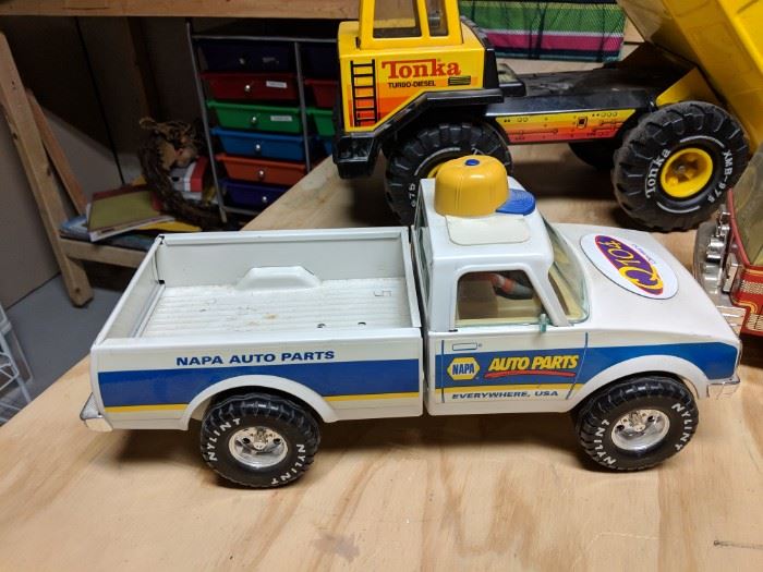 Napa auto parts toy truck