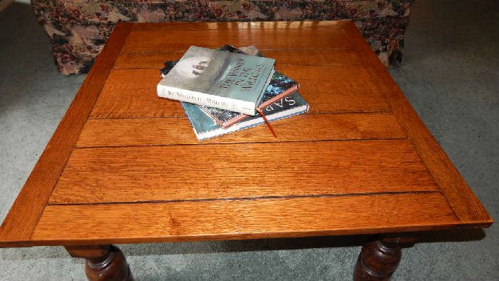 FABULOUS OAK COFFEE TABLE FROM THE 1900'S