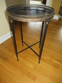 BLACK ACCENT TABLE WITH RAISED IRON EDGE