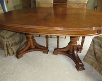 DINING TABLE AND 6 CHAIRS
THOMASVILLE FURNITURE COMPANY
