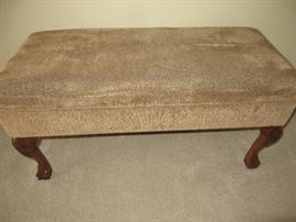 UPHOLSTERED BENCH
CLAW FEET ON CABRIOLE LEGS