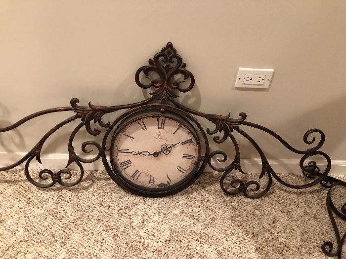 LARGE DECORATIVE WALL CLOCK WITH BRACKET
