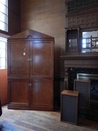 HANDSOME ENTERTAINMENT CABINET