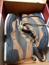 FISHING OUTFIT INCLUDING ORVIS-TO BE SOLD AS A GROUP