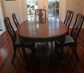 Hickory Chair 576 James River Collection 38" high x 44" wide x 66" - 106" long (2 20" leaves w/apron) 1 Am Chair & 5  Side Chairs. Queen Ann