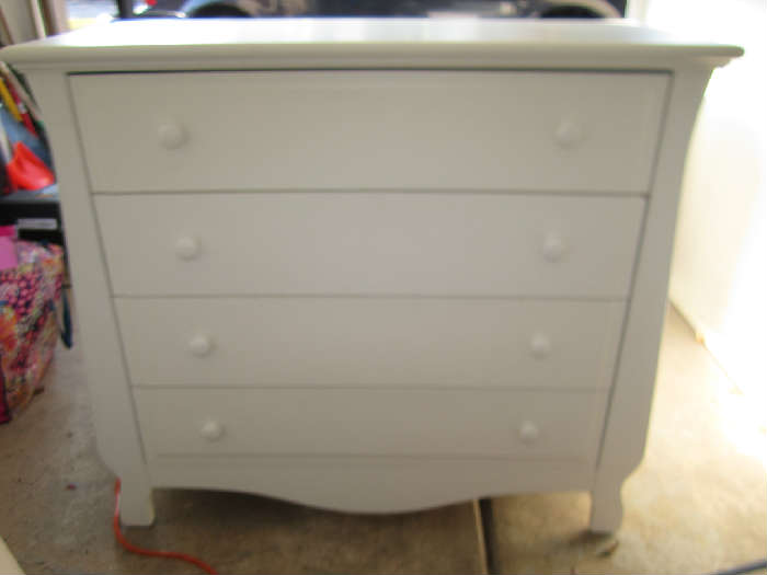 DRESSER SOLD SEPERATELY BUT MATCHES WITH BABY CRIB