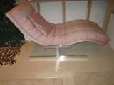 LOUNGE CHAIR