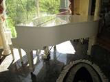 Ivory Gloss Baby Grand piano by Samick! Low mileage with snappy action!! Excellent condition! Comes with bench!