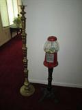 Bring back memories with this nostalgic gumball machine!! Excellent condition! Will not last long! This is for everyone! Who doesn't love gum!