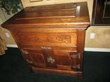 Belding's Perfection
Oak Ice Box circa 1900
3'1'' W x 2' .5'' D x 3' 2.5'' H