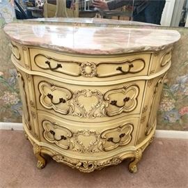 Lot 006
French Provincial Louis XV Style Painted Commode Chest