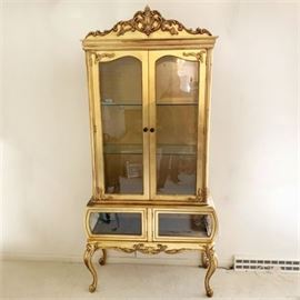 Lot 050
Vintage Louis XV Gold Gilded Etagere Curio Cabinet
