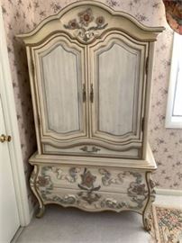 Lot 010-1
Vintage Custom Eckershane French Provincial Armoire