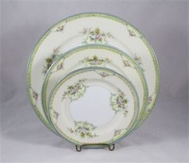 Lot 275
Vintage Noritake Dinner / Salad / Bread Plates