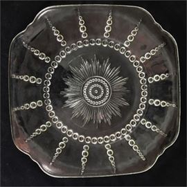 Lot 781
Federal, Columbia Bubble Cake Plate