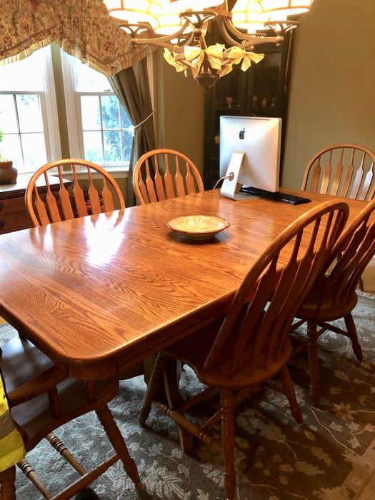 Oak dining table with leaves & 6 chairs 