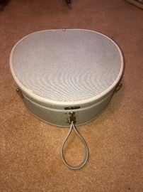 Vintage Samsonite Style 5420
With key.