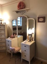 Vintage vanity with trifold mirror
