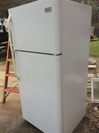 Frigidaire refrigerator, works