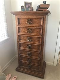 Drexel linen / jewelry dresser