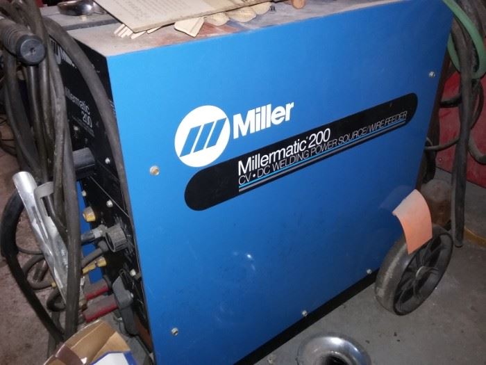 Millermatic 200 CV/DC Welding Power Source/Wire Feeder