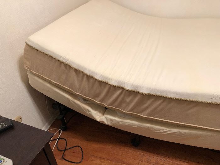 Adjustable memory foam bed