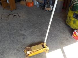 2 1 2 ton Hydraulic jack WORKS