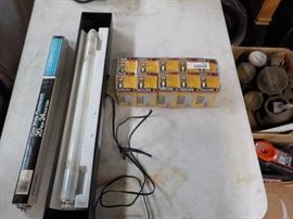 24 floresent light w extra bulb, package of bulb ...