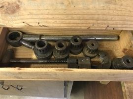 Pipe thread tools