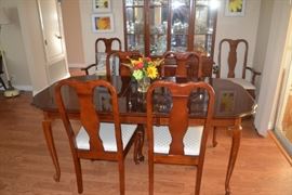 FORMAL DINING ROOM TABLE WITH 6 CHAIRS