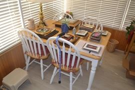 FARMHOUSE TABLE WITH 6 CHAIRS (4 PICTURED)