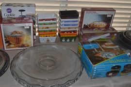 mini bread pans and bundt pan have been sold.