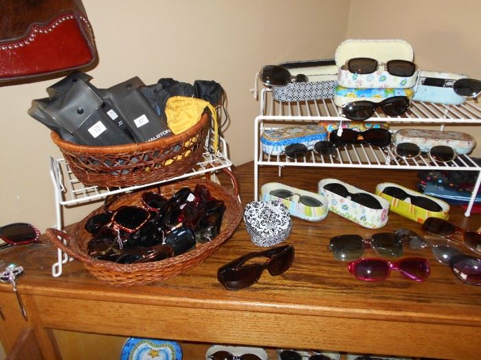 Many pairs of diverse ladies sunglasses