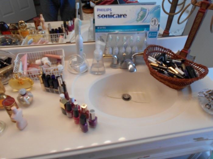 many bathroom beauty items