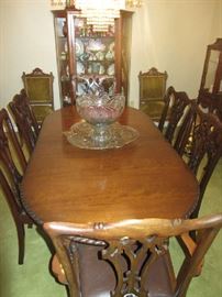 18TH Century Chippendale Dining Room Set with 6 Chairs