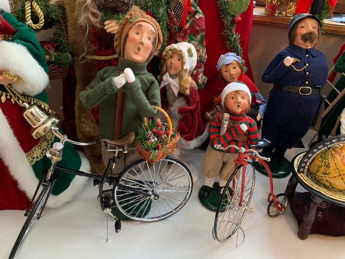 Large collection of vintage Byers Choice/Williamsburg carolers, most signed 