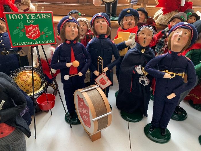 Large collection of vintage Byers Choice/Williamsburg carolers, most signed
